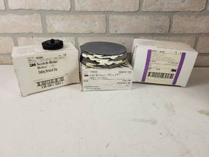 lot 544 image: 3M 5 WetDry Discs, Scotch-Brite Roloc Discs
