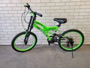 lot 549 image: Thruster20 Dirt Racer 20 7-Speed Bicycle - NO SHIPPING