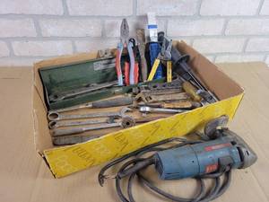 lot 564 image: Assorted Hand Tools and BOSCH Metal Shear