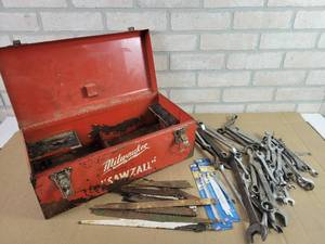 lot 572 image: Steel Milwaukee Toolbox, Sawzall Blades and Many Combination Wrenches