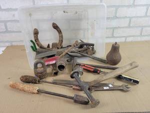 lot 575 image: Assorted Antique and Vintage Hand Tools