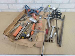 lot 580 image: Lot of Assorted Hand Tools