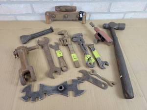 lot 587 image: Assorted Antique and Vintage Hand Tools