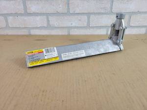 lot 608 image: Stanley Goldblatt Corner Clincher Model 84389-15813
