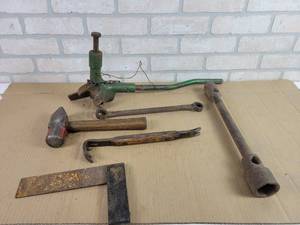 lot 620 image: Maul, Vintage Tools and More