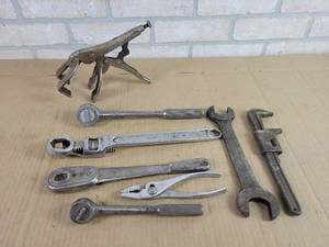 lot 629 image: S-K 12 Ratchet, Vise Grip Welding Clamp and More