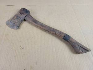 lot 632 image: Vintage ZENITH Marshall-Wells Hatchet