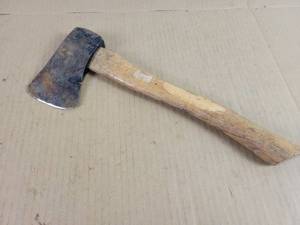 lot 635 image: Wards Master Quality Hatchet