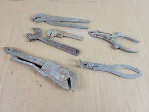 lot 650 image: Assorted Specialty Pliers - Reinhard McCabe Co. Model 10 Minneapolis MN, Masterwrench, K-D No. 425 lamp Puller, KD No. 605 Valve Keeper Inserter and Bledsoe Minneapolis, MN