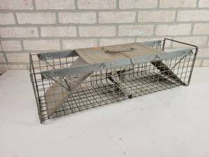 lot 668 image: HAVAHART Live Animal Trap - Approx. 25 x 8 x 7 - NO SHIPPING