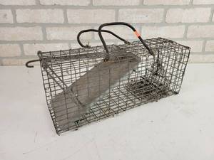 lot 669 image: Live Animal Trap - Approx. 15 x 6 x 5 - NO SHIPPING