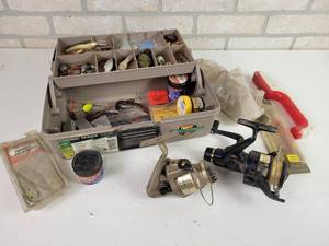 lot 692 image: Tackle Box w Lures, Quantum Reel and Abu Garcia Bronco 454 Reel