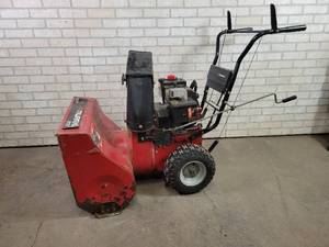 lot 499 image: MURRAY 5hp 24 Snowblower - NO SHIPPING