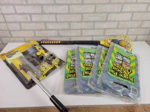 lot 756 image: Car Cleaning Kit, (4) Knee Cushions and More - NO SHIPPING