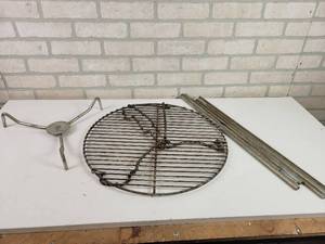 lot 770 image: 18 Campfire Grilling Grate and Stand - NO SHIPPING