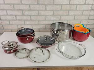 lot 775 image: Lot of Cookware, Mixing Bowls and Anchor Hocking Glass Pie Plate - NO SHIPPING