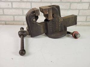 lot 487 image: Antique HB SMITH No. 2A Bench Vise - 5 Jaws - NO SHIPPING