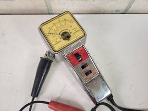 lot 786 image: KAL-EQUIP Co. Model T-111 Dwell-Tach Meter
