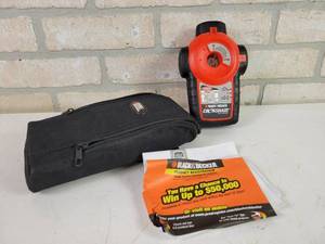lot 800 image: Black & Decker CrossHair Laser Level - Tested and Works