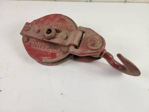 lot 819 image: NORCO 6 2-Ton Pulley and Hook