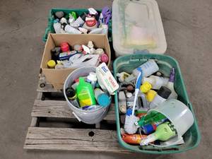 lot 848 image: Large Lot of Assorted Cleaning Supplies and More - NO SHIPPING