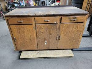 lot 850 image: Workshop Cabinet  Worktable - NO SHIPPING
