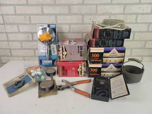 lot 860 image: Christmas Lights, Gauges and More