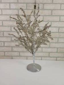 lot 512 image: Christmas Tree Ornament Display