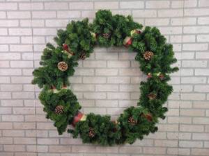 lot 535 image: Beautiful 42 Diameter Christmas Wreath - NO SHIPPING