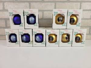 lot 542 image: (10) New Ulm, MN Heritage Tree and Bohemian Statue Christmas Bulb Ornaments