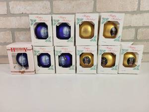 lot 544 image: (10) New Ulm, MN Heritage Tree and Bohemian Statue Christmas Bulb Ornaments