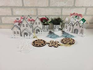 lot 577 image: (14) New Christmas Ornaments