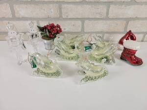 lot 578 image: (11) New Christmas Ornaments