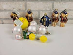 lot 590 image: (13) Old World Christmas Glass Ornaments