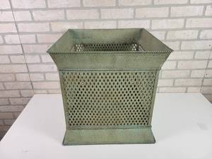 lot 612 image: New Pacific Rim Planter - Approx. 18 x 18 x 18 - NO SHIPPING