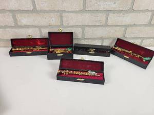 lot 622 image: (5) Kurt S. Adler Brass Musical Instrument Christmas Ornaments in Leather Cases