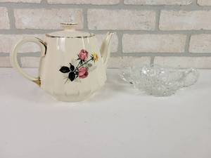 lot 675 image: 1940s James Sadler Teapot and Dish