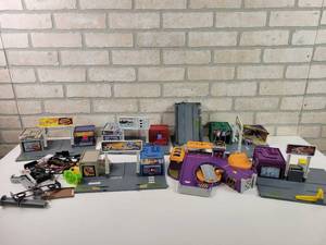 lot 676 image: Large Lot of Hot Wheels City Playsets