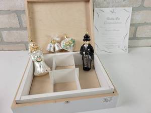 lot 706 image: 4-Piece Handmade Inge-Glas Wedding Day Glass Ornament Set in wood Case - Made in Germany