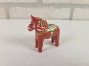 lot 731 image: Swedish Handcrafted Dala Horse (2 x 2)