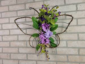 lot 743 image: Evergreen Butterfly Dcor