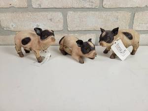 lot 861 image: (3) Transpac Handcrafted Resin Pigs