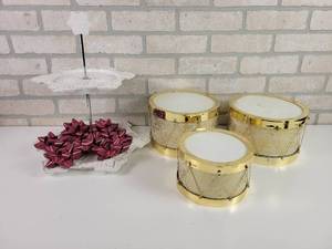 lot 884 image: Assorted Christmas Dcor