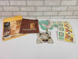 lot 886 image: Vintage Green Stamp Books, Catalogs and Card