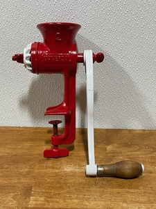 lot 5 image: Universal No 2 Meat and Food Grinder