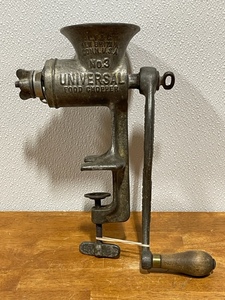 lot 9 image: Universal No 3 Meat and Food Grinder