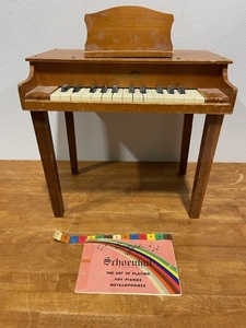 lot 37 image: Schoenhut Toy Piano