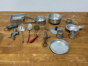 lot 39 image: Vintage Toy Kitchen Utensils
