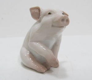 lot 63 image: Vintage Signed LLADRO Porcelain Pig Figurine