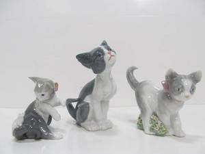 lot 64 image: 3 Vintage Signed LLADRO Porcelain Cat Figurines